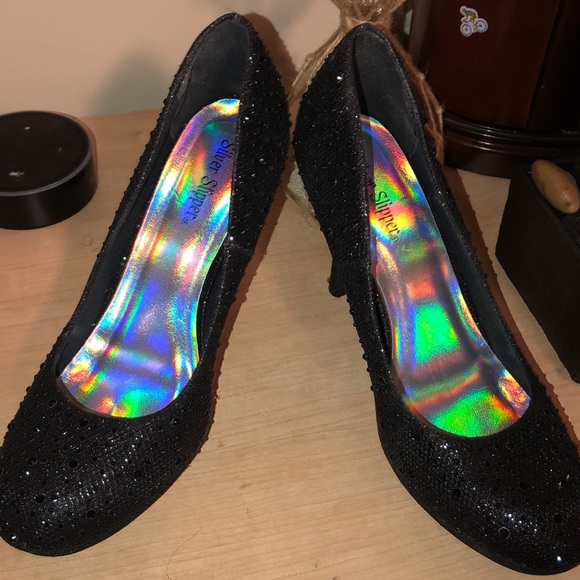 black heels - Picture 2 of 2